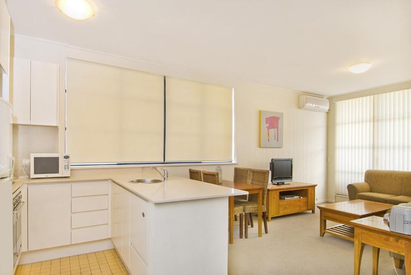 Astra Apartments North Sydney Room photo